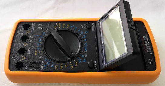Multimetro Digital DT9208A